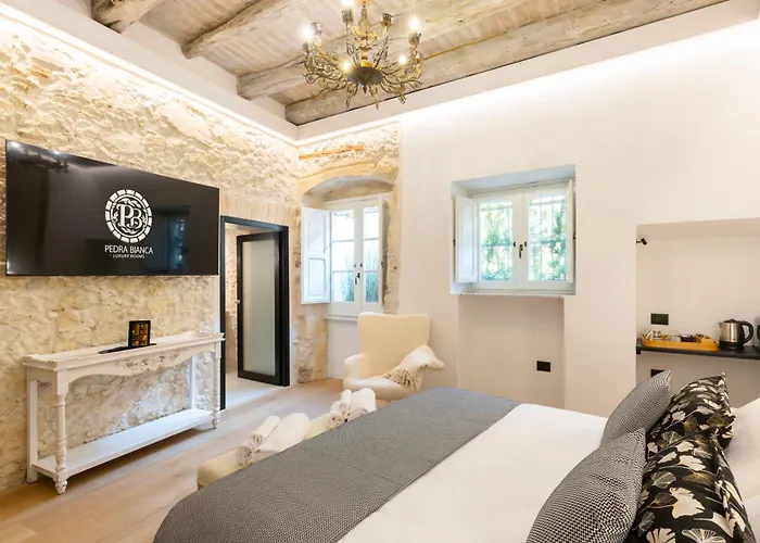 בית הארחה Pedra Bianca Luxury קליארי